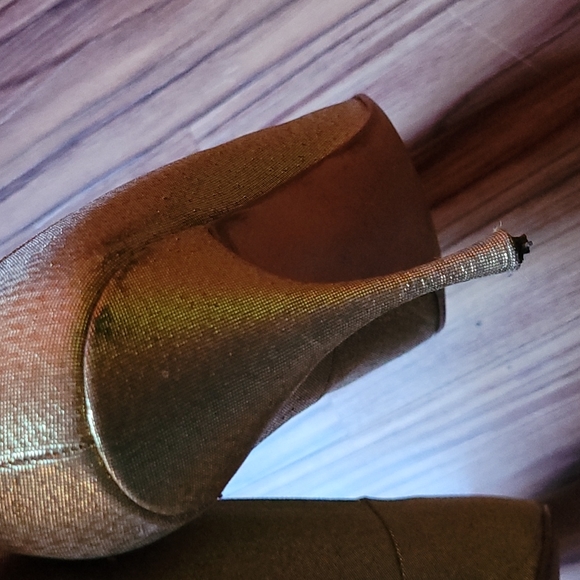 Shoes - Picture 6 of 9